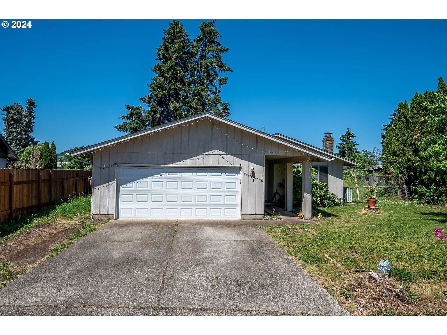 425 49th Loop photo 1