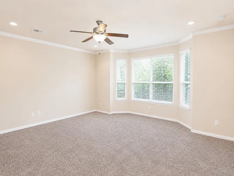 3801 Happy Hollow Ln — Photo 8