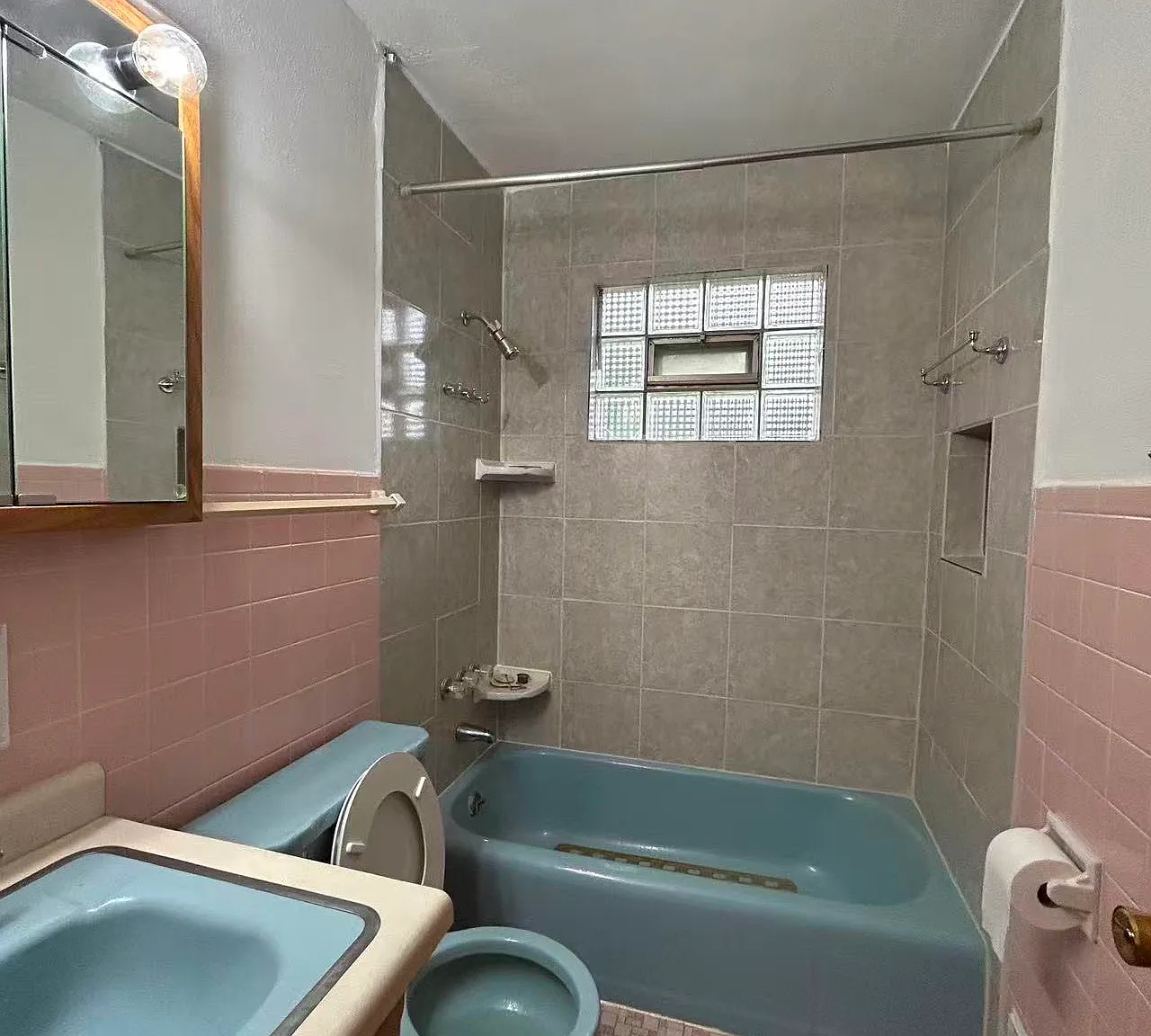 3 bed, 1100 sqft, $1,700 — Photo 3