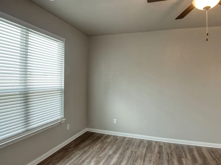 2202 John Ross Ct — Photo 7