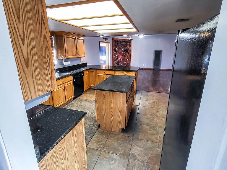 25 W Maverick Ln — Photo 5