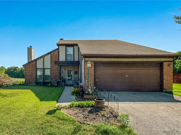7500 Tuscola Dr, Dayton, OH 45426