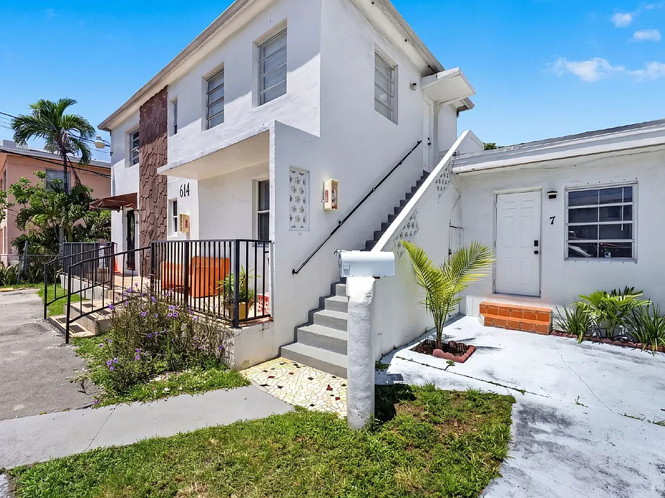 614 SW 19th Ave #U