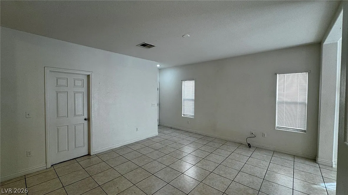 3 bed, 2.0 bath, 1312 sqft, $1,998 — Photo 4