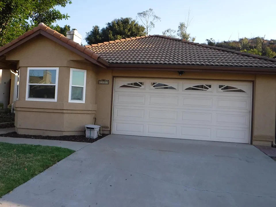 12036 Calle Naranja