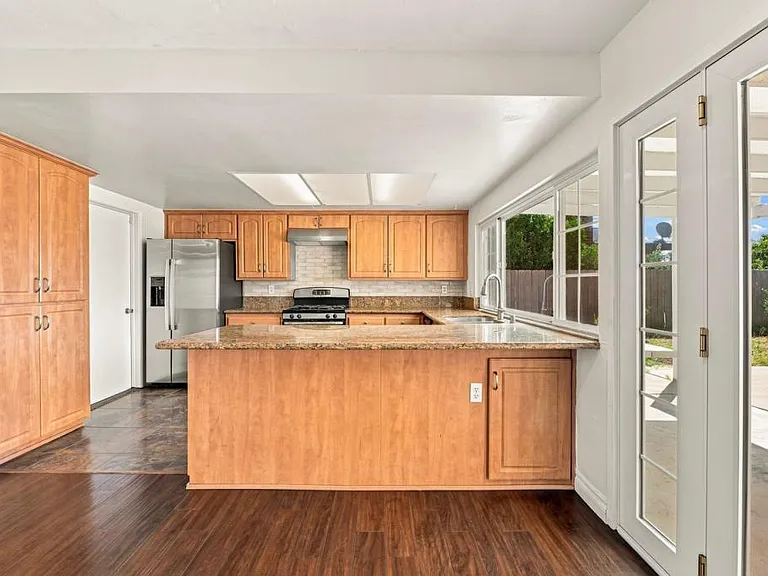 1101 Calle Vista Ave — Photo 12