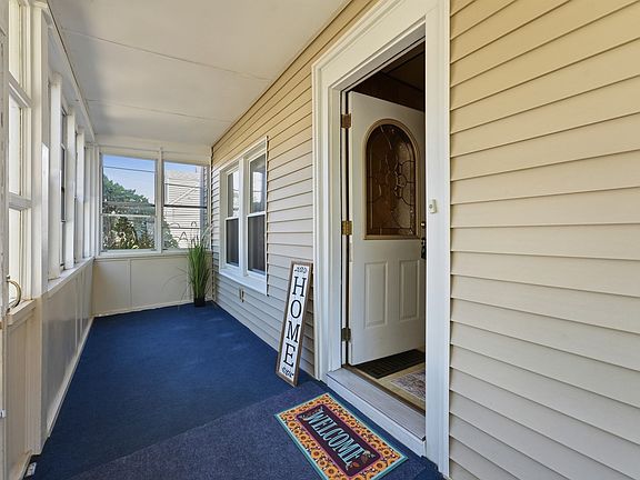 5th image of 57 Maple St