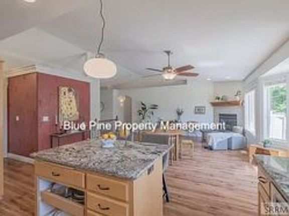 4th image of 393 Napa Dr