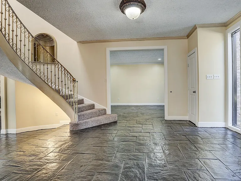 5203 Braesvalley Dr — Photo 14