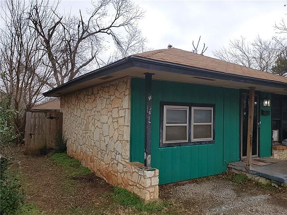 2nd image of 2408 McCracken Dr
