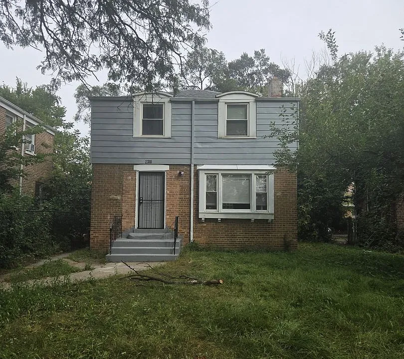 9911 S Paxton Ave