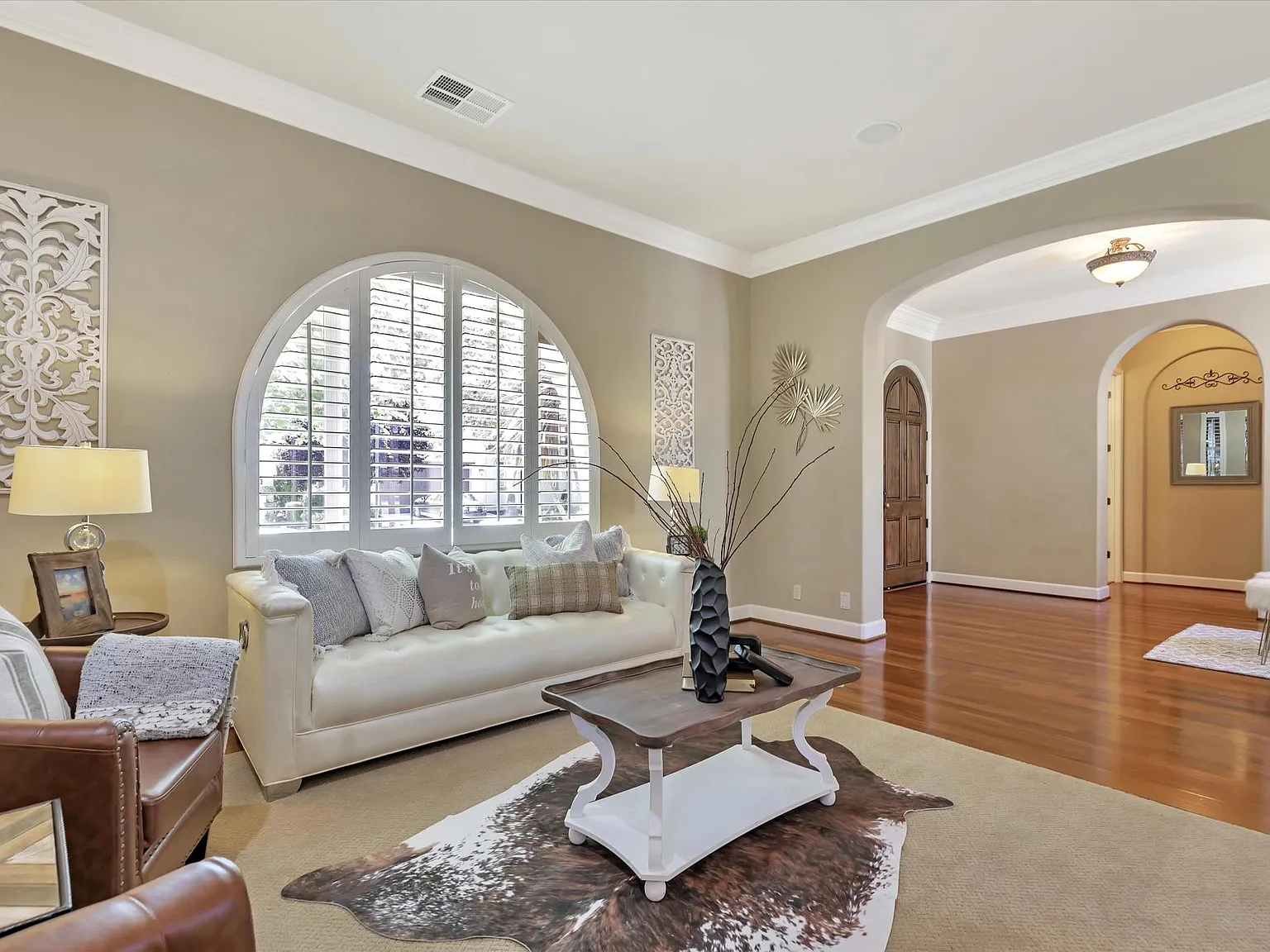 6 bed, 3.5 bath, 4673 sqft, $6,750 — Photo 2