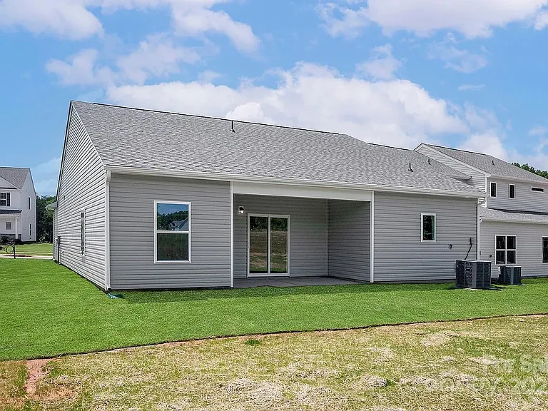 5602 Skinny Dr — Photo 2