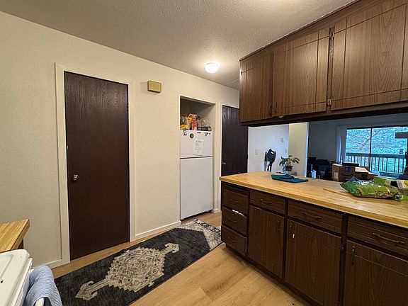 3rd image of 2111 Knox Ave #9
