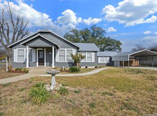 1212 30th St, Hondo, TX 78861