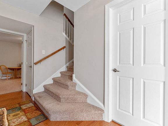 4th image of 276 Deepdale Dr