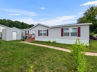 8419 Quill Dr, Fenton, MI 48430