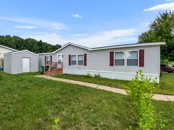 8419 Quill Dr, Fenton, MI 48430