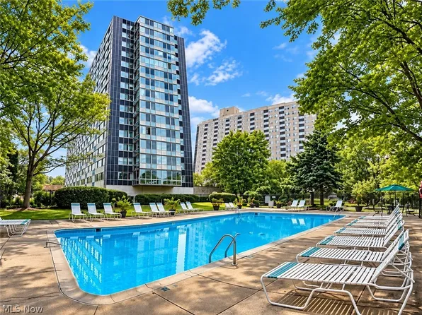 12520 Edgewater Dr APT 309, Lakewood, OH 44107