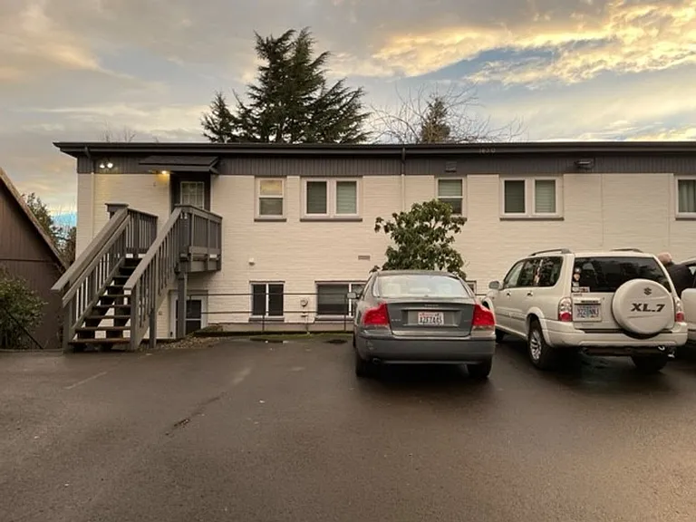 1430 SW Moss St — Photo 28