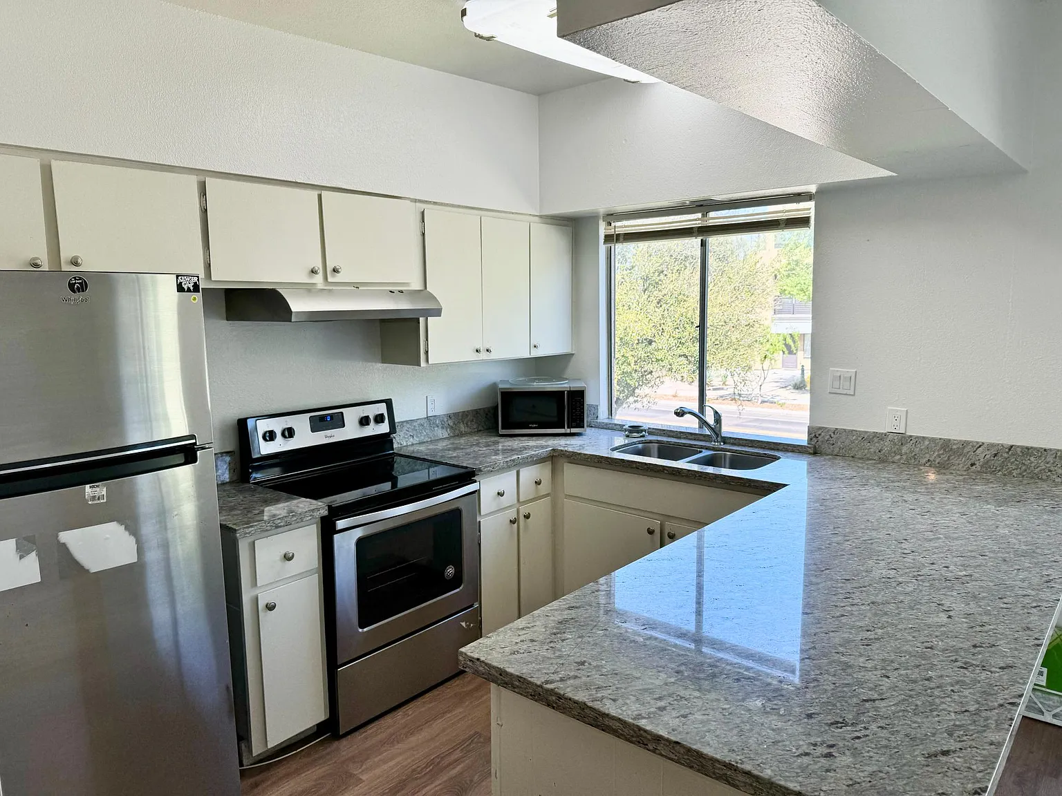 2 bed, 846 sqft, $1,295 — Photo 2