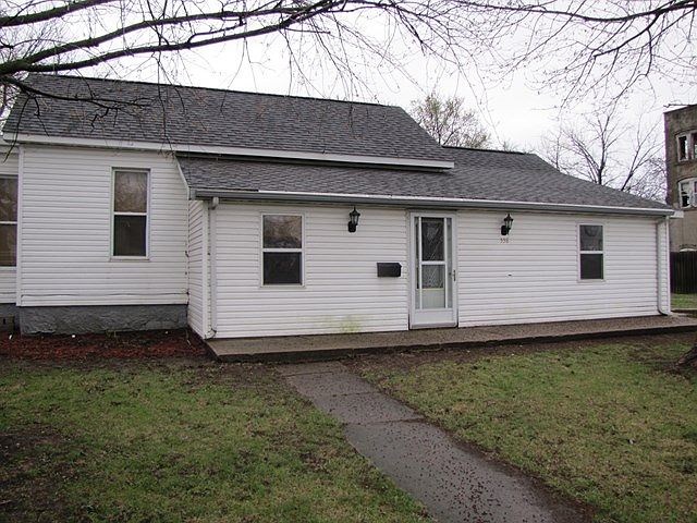1st image of 558 W Main St