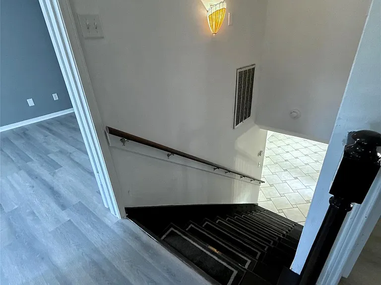 17719 Windy Point Dr — Photo 22