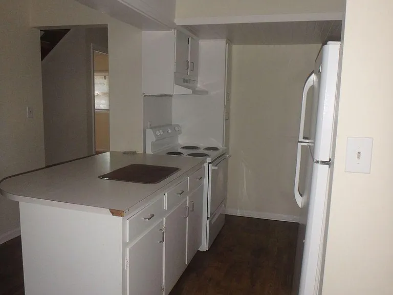 1000 W Wright Rd — Photo 5