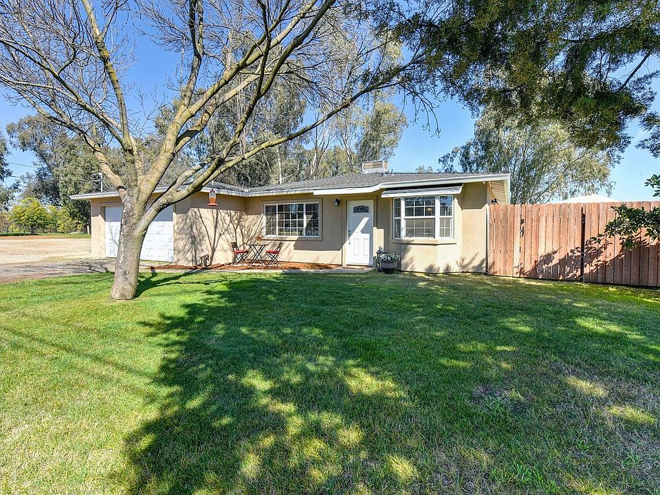 2nd image of 1635 Oakley Ln