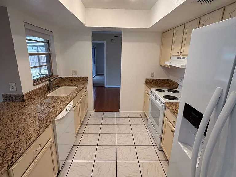 14001 Dominion Ct — Photo 9