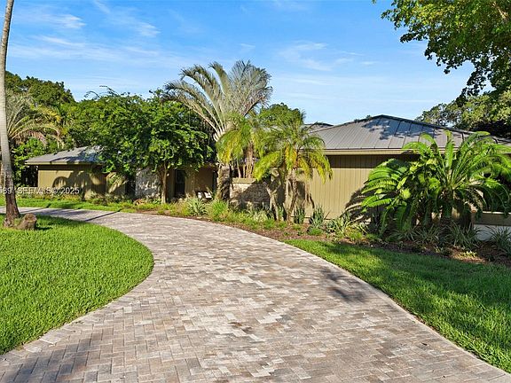 4th image of 15625 SW 73rd Ct