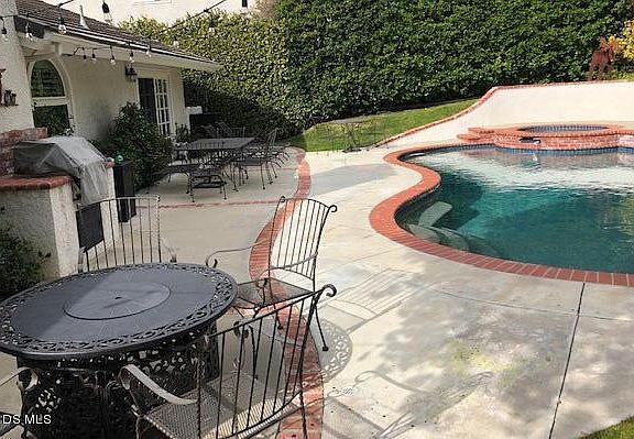 2nd image of 808 Admiral Way