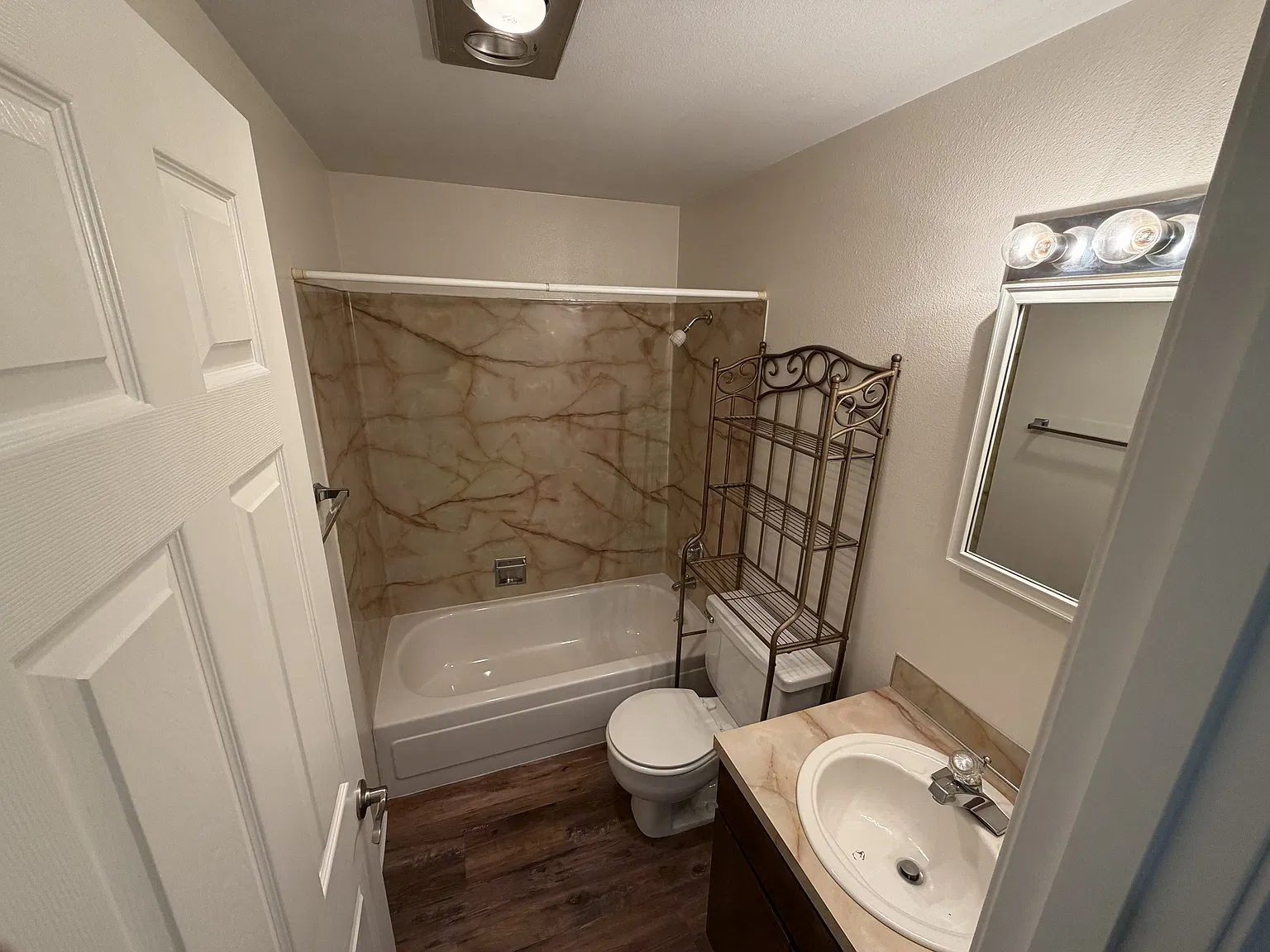 2 bed, 950 sqft, $2,000 — Photo 2