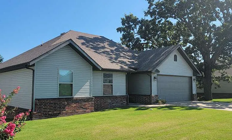 1320 Colonel Hawthorne Dr — Photo 1