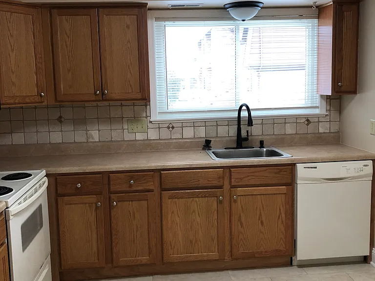 Hollandale Apartments — Photo 25