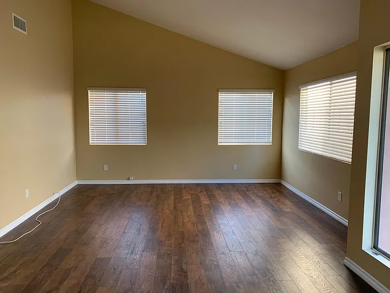 10 Pine Ct — Photo 3