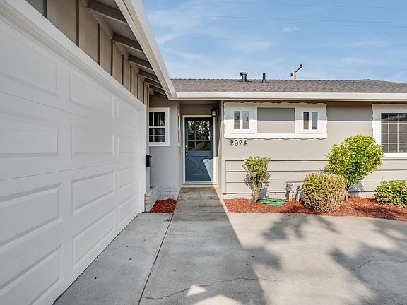 5th image of 2924 La Jolla Ave