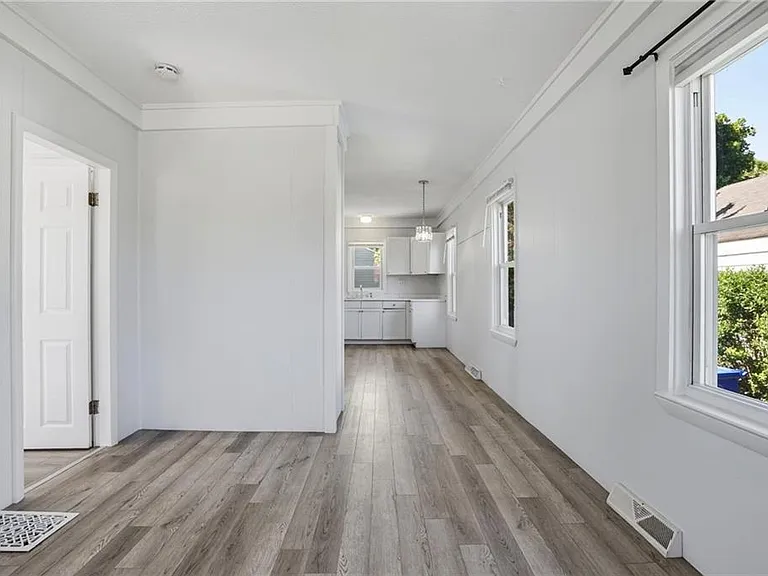 1009 Willett Ave E — Photo 11