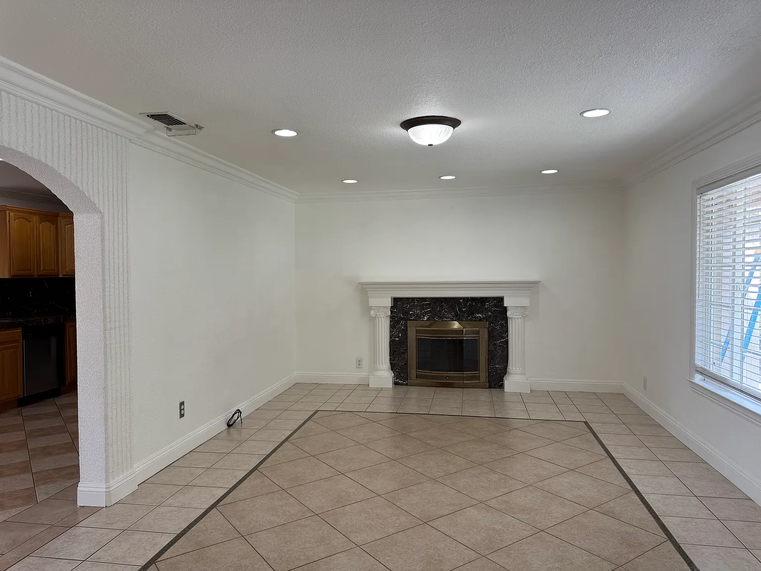 3 bed, 1296 sqft, $2,800 — Photo 3