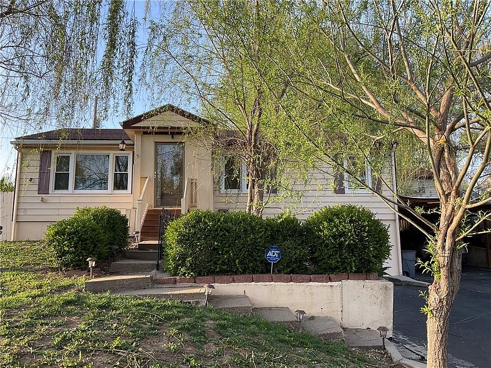 1st image of 3002 NE 37th St
