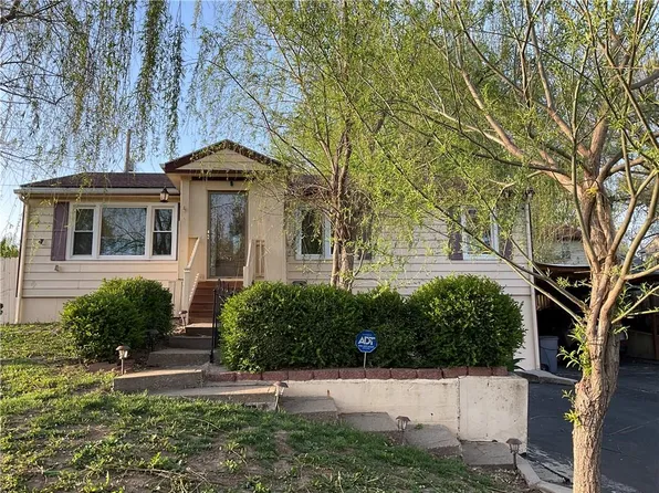 3002 NE 37th St, Kansas City, MO 64117