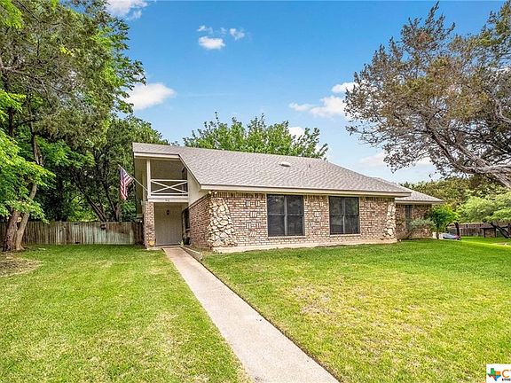 4th image of 808 Cedar Oaks Ln