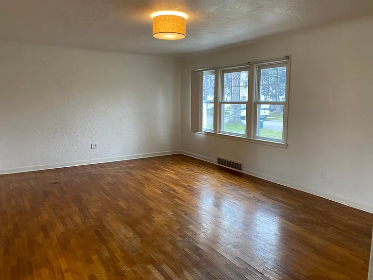 2327 Spruce St — Photo 4
