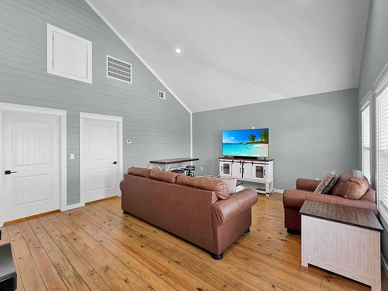 1032 Sunset Cir W — Photo 14