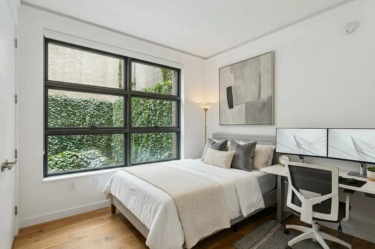 547 W 47th St — Photo 3