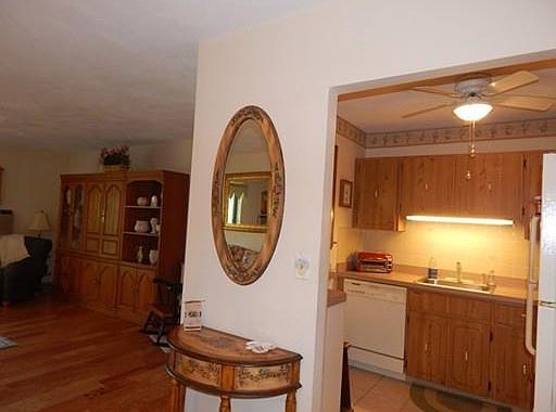 5th image of 245 Sea St Unit 33