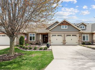 1355 Prairie Lake Cir, Neenah, WI 54956