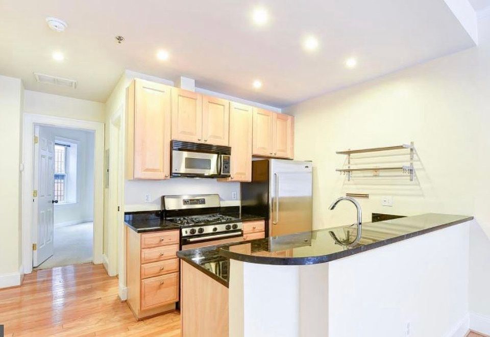 1st image of 1425 21st St NW APT 101