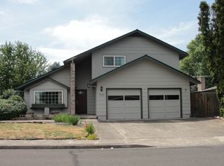 1040 Rose Valley Dr, Central Pt, OR 97502