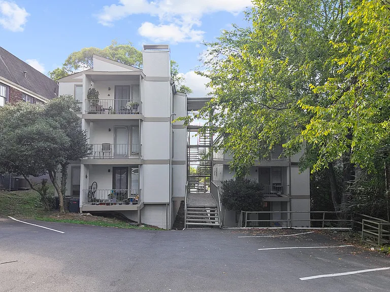 Caribou Apartments — Photo 24